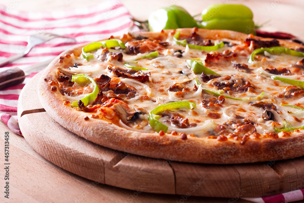 Meat pizza and green peppers Meat pizza and green peppers