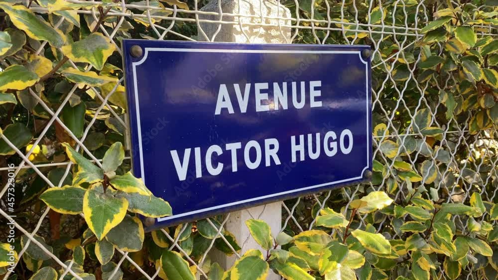 Avenue Victor Hugo street sign