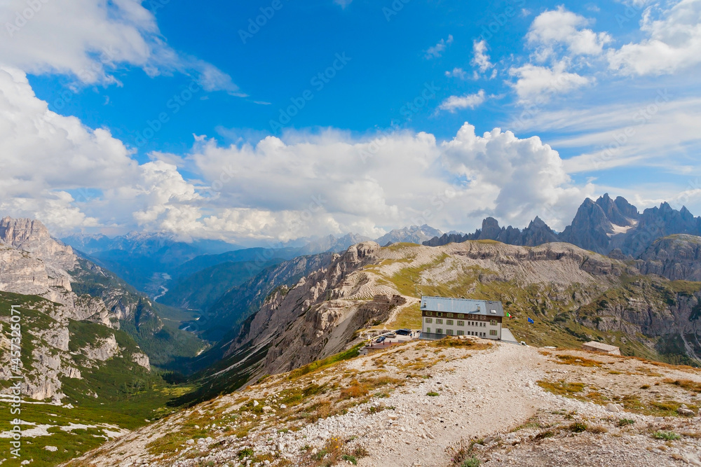 Schönes Bergpanorama, Drei Zinnen, Südtirol, Italien Schönes Bergpanorama, Drei Zinnen, Südtirol, Italien