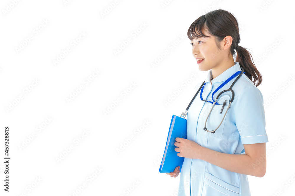 寝る前に歯磨きをする若い女性 寝る前に歯磨きをする若い女性
