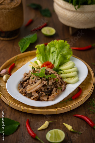 Spicy minced chicken salad