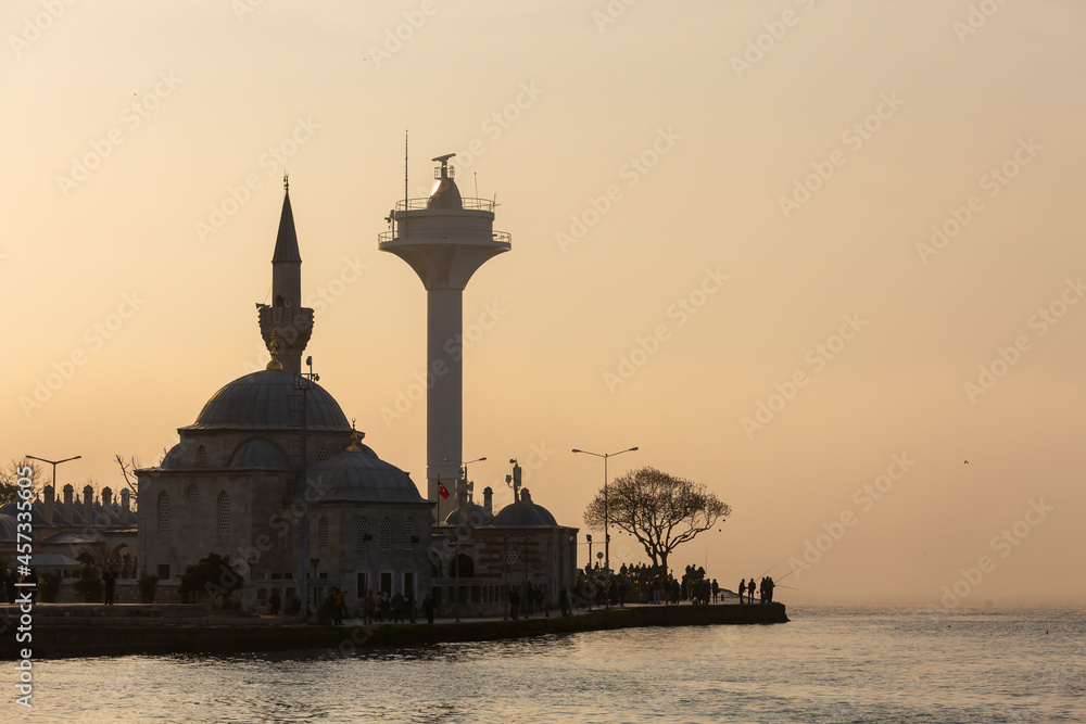 Istanbul's magnificent Bosphorus view and Şemsi Pasha Mosque
