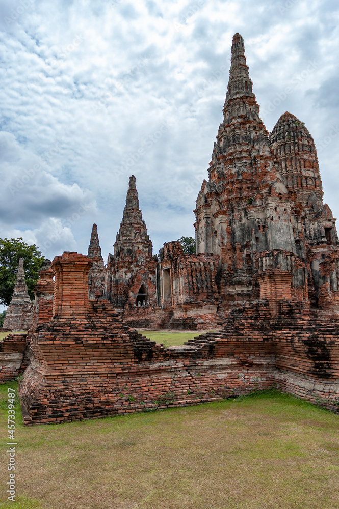 Fototapeta premium Wat Chaiwatthanaram in Ayutthaya, Thailand.