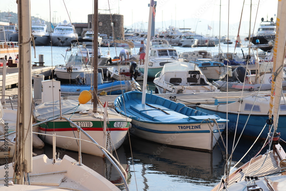 Fototapeta premium Bateau dans le port de St tropez
