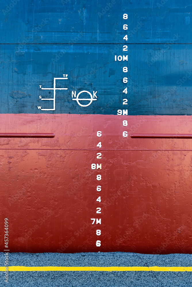 Foto de Plimsoll Lines or International Load Lines on the hull of a ...