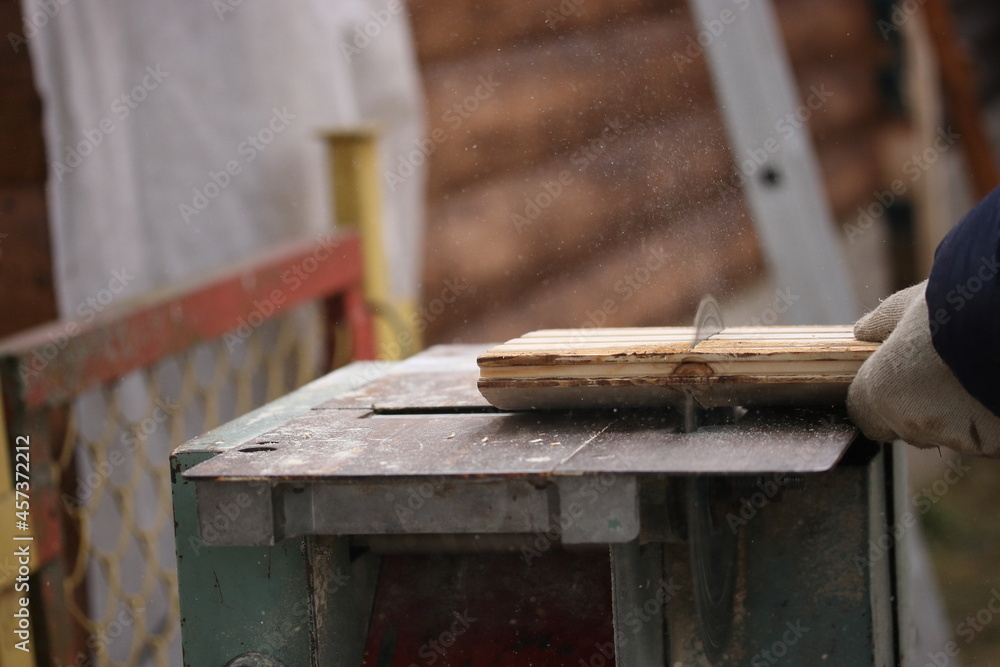 Cutting wood planks with a circular saw