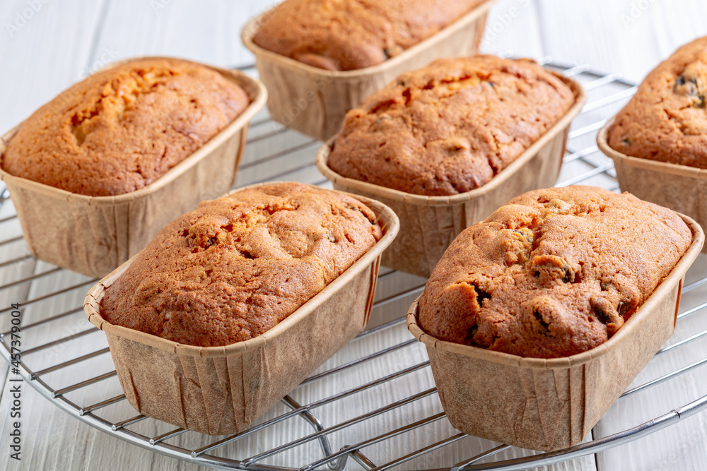 Fototapeta premium Freshly baked mini loaves of cupcakes with raisins.