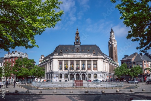 Obraz na płótnie The Town Hall of Charleroi, Belgium w salonie
