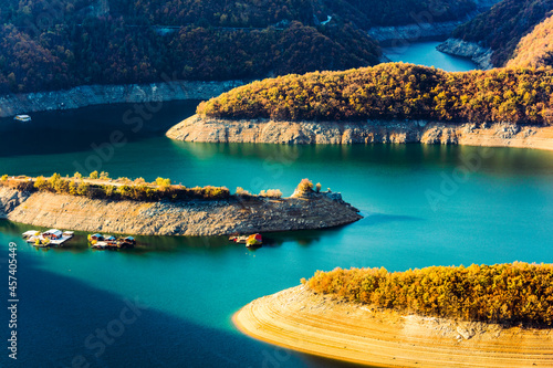 Canvas Print Vacha lake - Rounded forms of lake shore