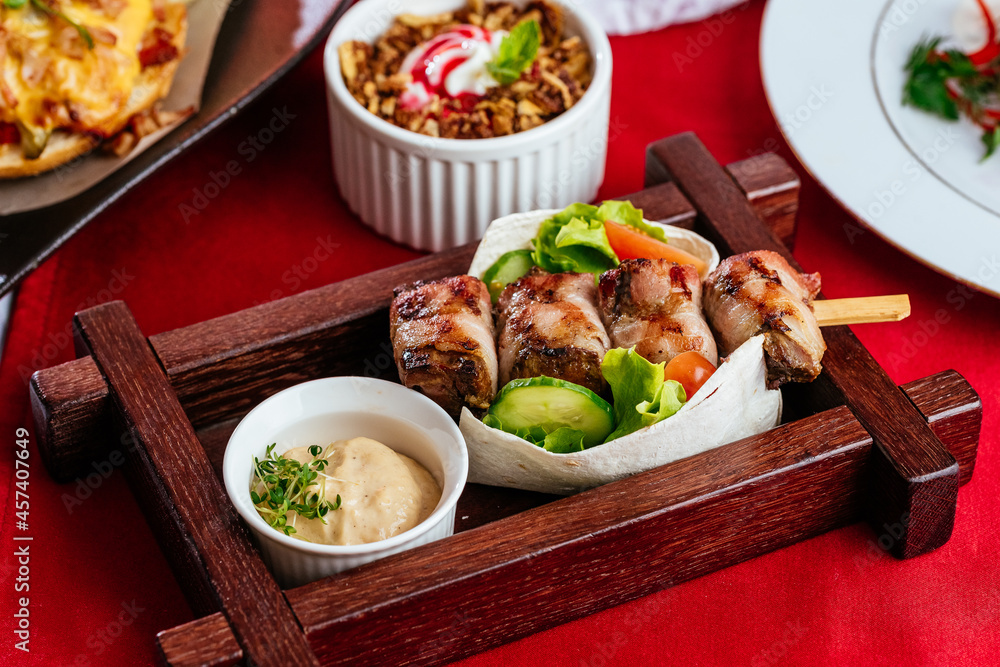 Barbecue chicken with vegetables on wooden table Barbecue chicken with vegetables on wooden table