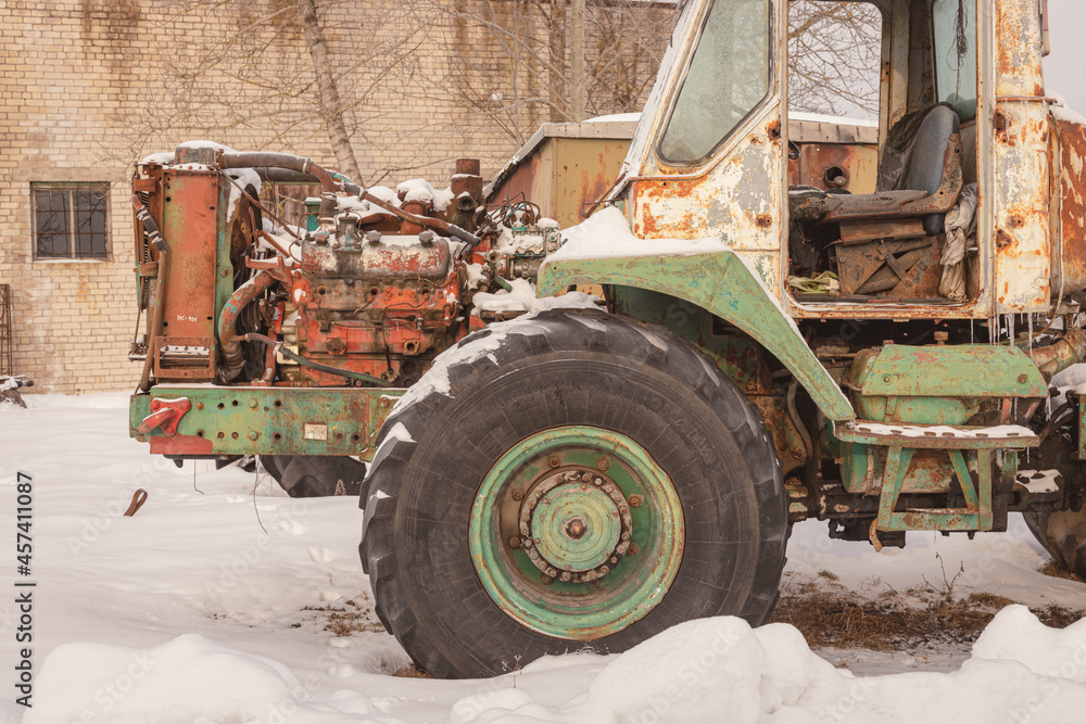 Fototapeta premium old rusty abandoned tractors in snowy winter