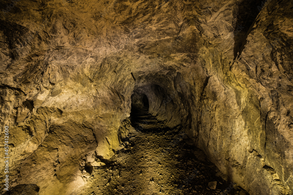 Obraz premium Postcard of mines found in the mountain of batopilas mexico, sierra de chihuahua