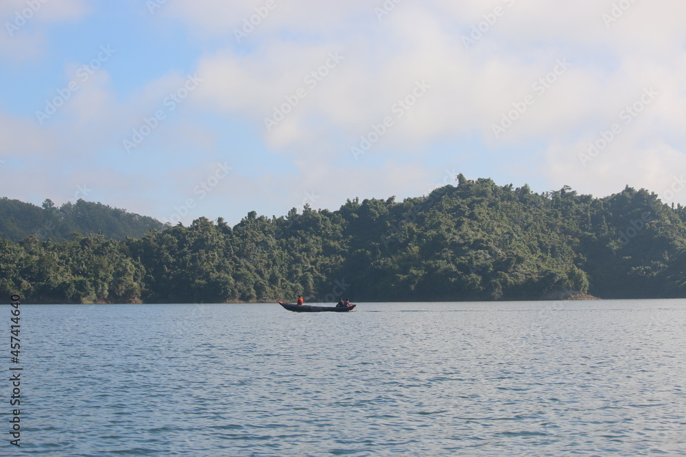 Obraz premium boat on the lake