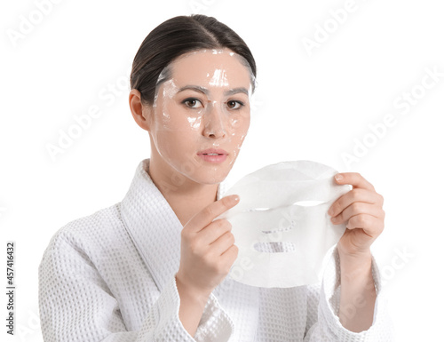 Young woman applying hydrat...