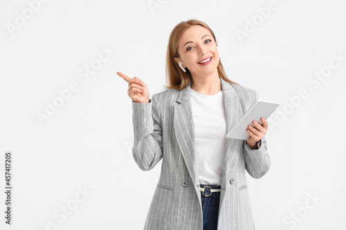 Mature woman with tablet co...