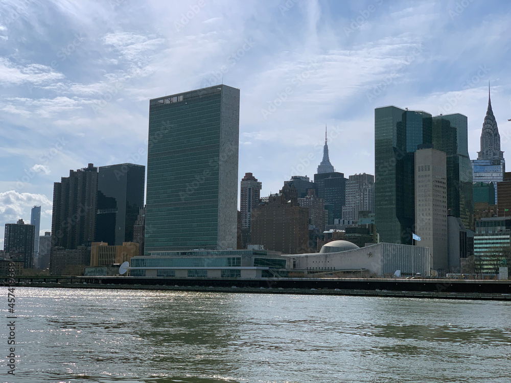 Obraz premium United Nations offices on the east river in Manhattan
