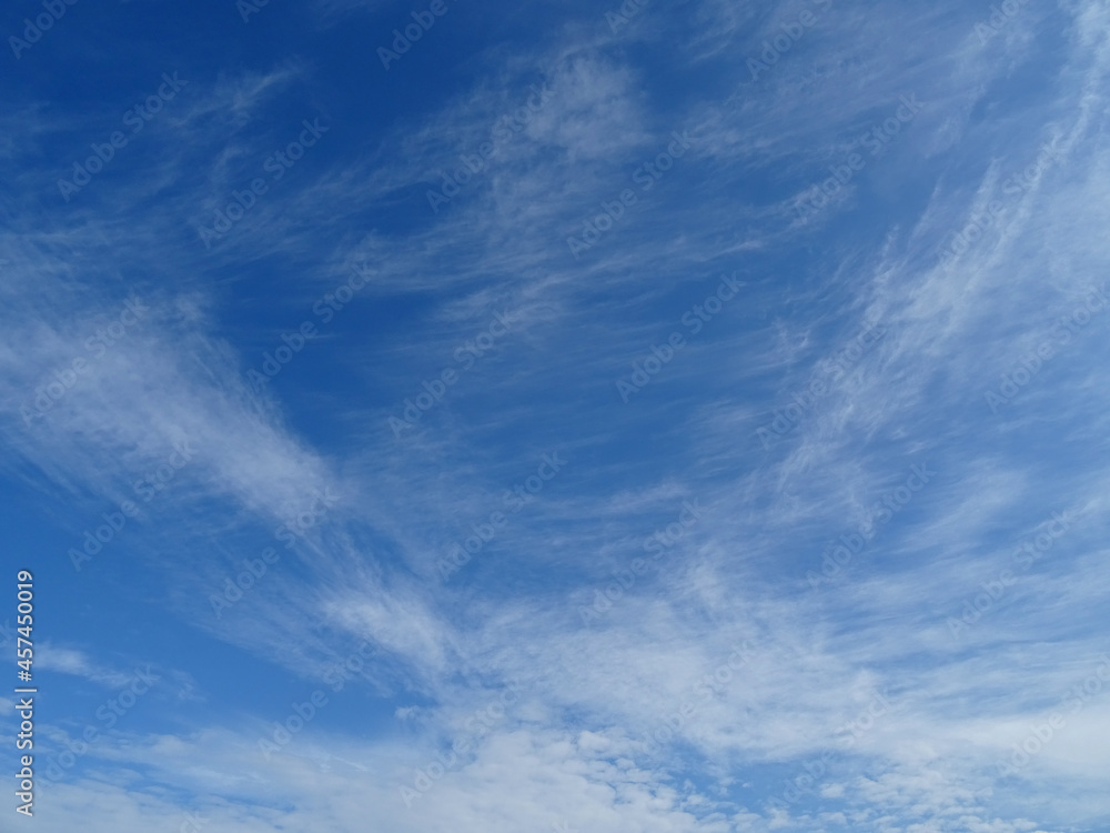 秋の青空　薄い雲　②