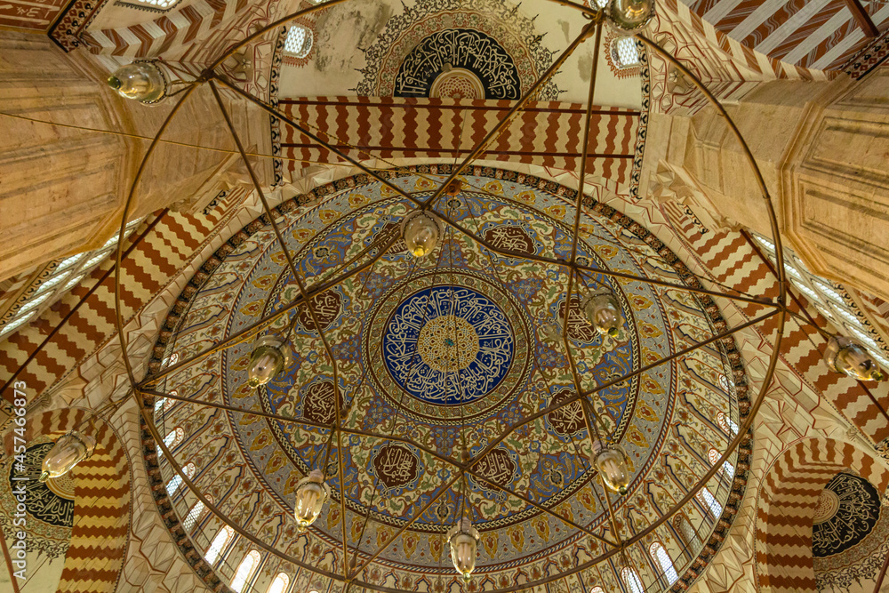 トルコ　エディルネの旧市街にある世界遺産にもなっているセリミエ・モスクの礼拝堂内