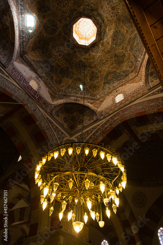 トルコ エディルネの旧市街にあるエスキ・モスクの礼拝堂内