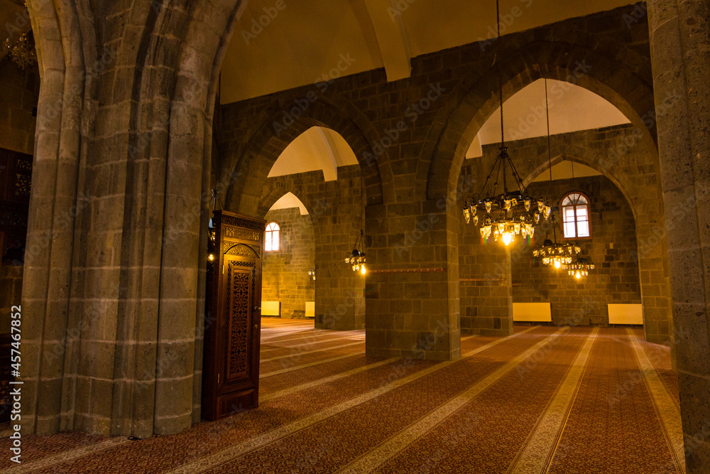 Fototapeta premium トルコ エルズルムのウル・ジャミイの礼拝堂内