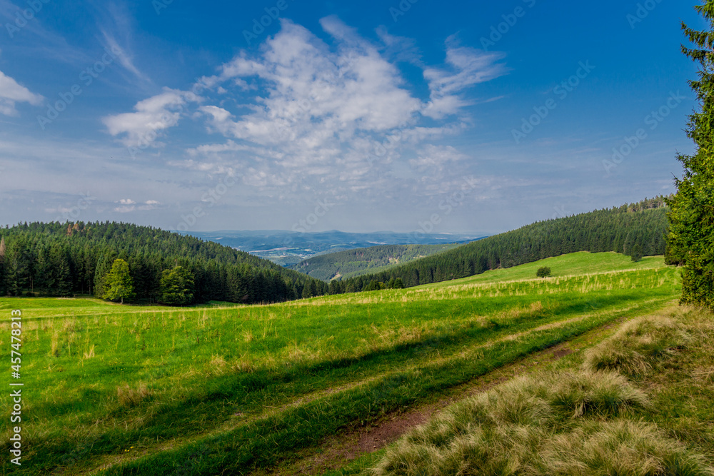 Spätsommerwanderung entlang des Rennsteigs bei schönstem Sonnenschein - Deutschland Spätsommerwanderung entlang des Rennsteigs bei schönstem Sonnenschein - Deutschland
