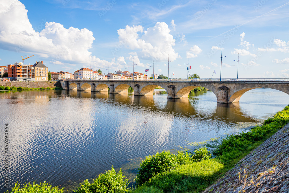 Obraz premium Les quais de la Loire à Roanne