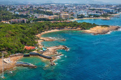 Fototapeta Naklejka Na Ścianę i Meble -  A picturesque bay with beaches and hotels in the Avsallar region of the Turkish resort town of Alanya