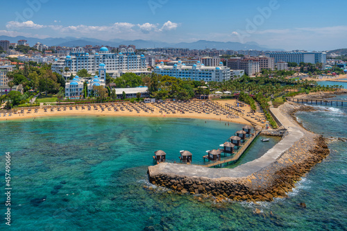 Fototapeta Naklejka Na Ścianę i Meble -  A picturesque bay with beaches and hotels in the Avsallar region of the Turkish resort town of Alanya