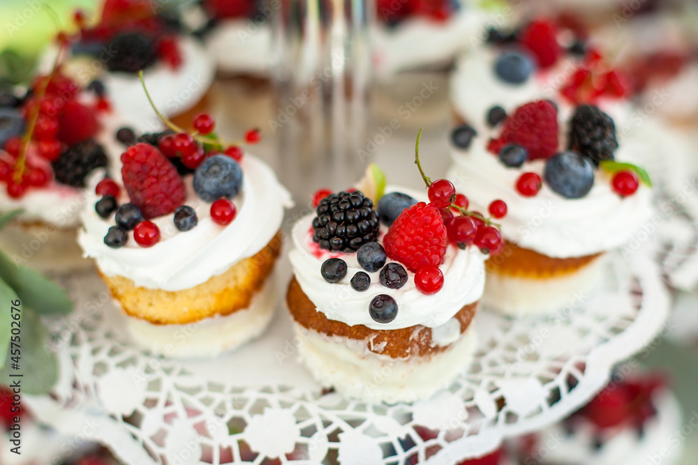 cupcakes with berries and cream cupcakes with berries and cream