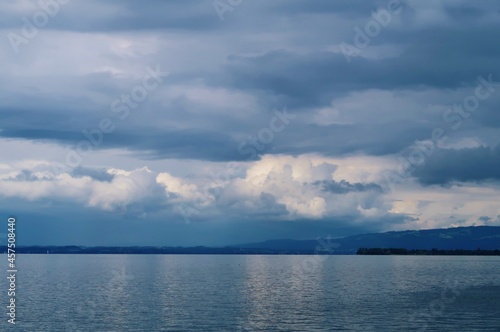 Wolkenhimmel   ber dem Bodensee