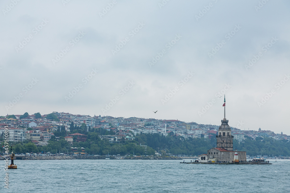 トルコ イスタンブールのボスポラス海峡に浮かぶ小島に建つ乙女の塔 トルコ イスタンブールのボスポラス海峡に浮かぶ小島に建つ乙女の塔