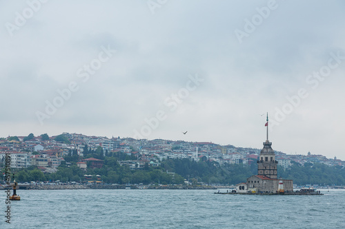 トルコ イスタンブールのボスポラス海峡に浮かぶ小島に建つ乙女の塔