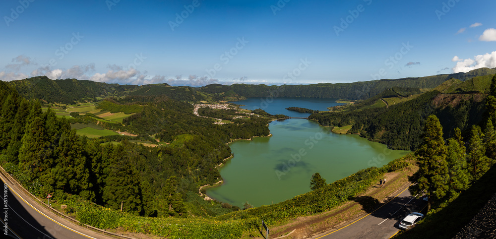 Fototapeta premium Lagoa das Sete Cidades - Lagoon of the Seven Cities Panorama