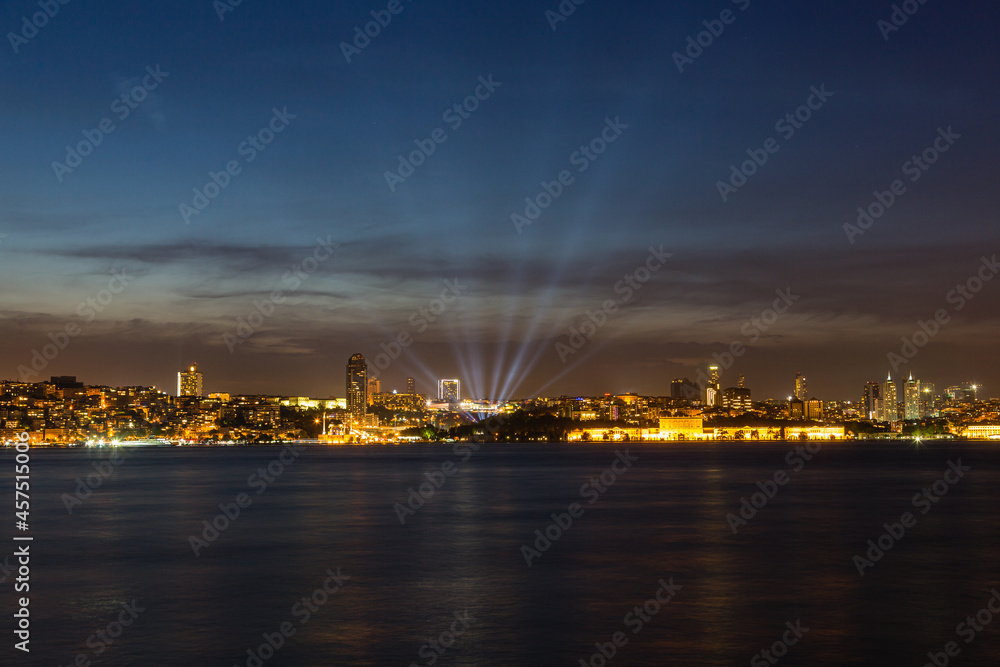 トルコ　イスタンブールのアジア側のユスキュダルから見えるヨーロッパ側の夜景
