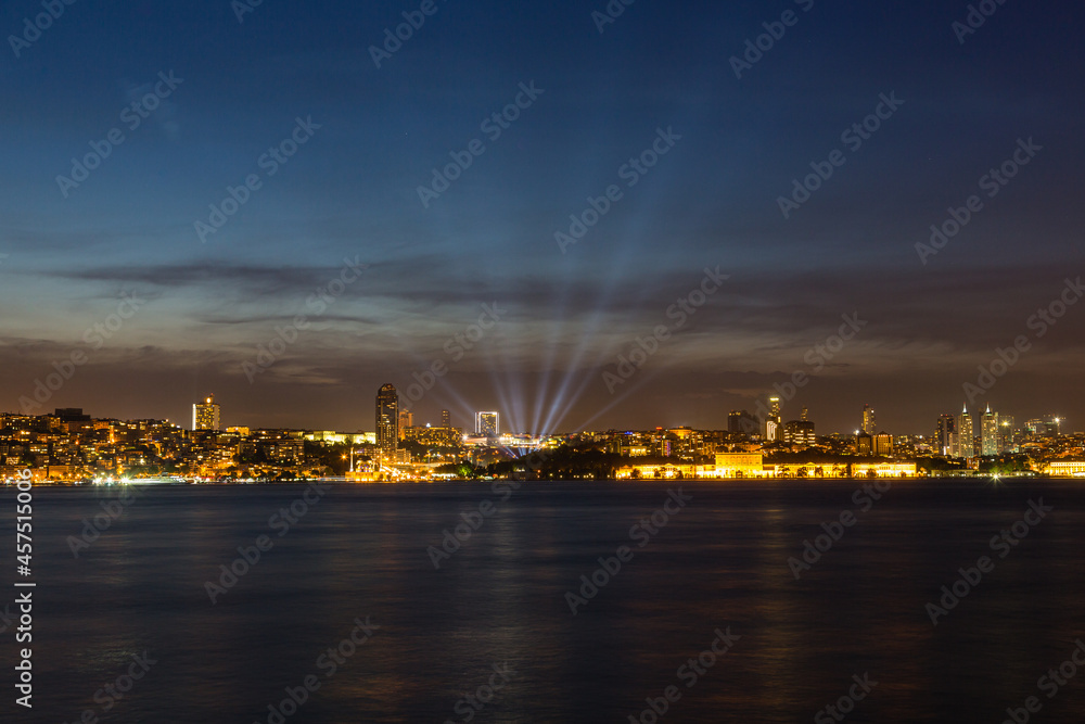 トルコ イスタンブールのアジア側のユスキュダルから見えるヨーロッパ側の夜景 トルコ イスタンブールのアジア側のユスキュダルから見えるヨーロッパ側の夜景