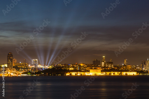 トルコ イスタンブールのアジア側のユスキュダルから見えるヨーロッパ側の夜景