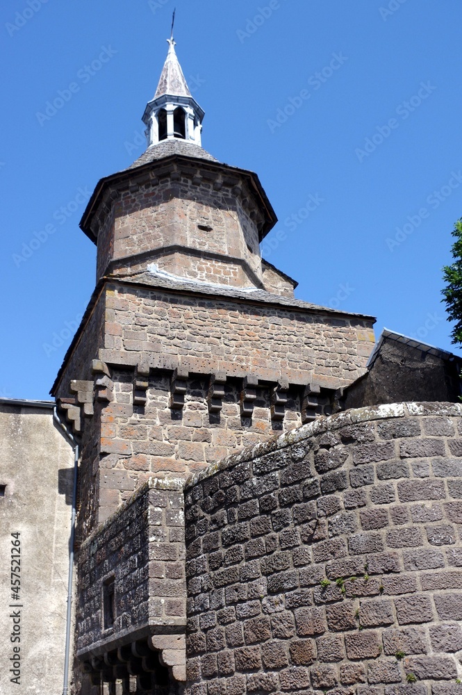 Tour du Beffroi et porte de la ville de Besse-et-Saint-Anastaise