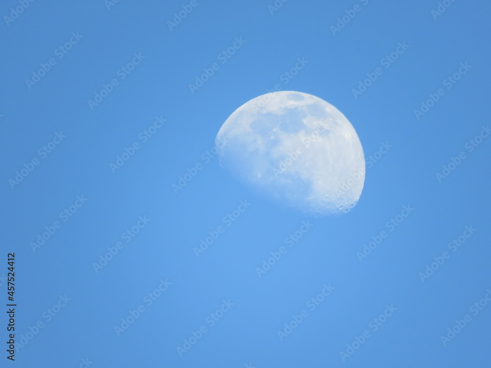 Lune en journée ensoleillée Lune en journée ensoleillée