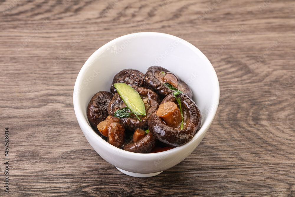 Marinated shiitake mushrooms with herbs Marinated shiitake mushrooms with herbs