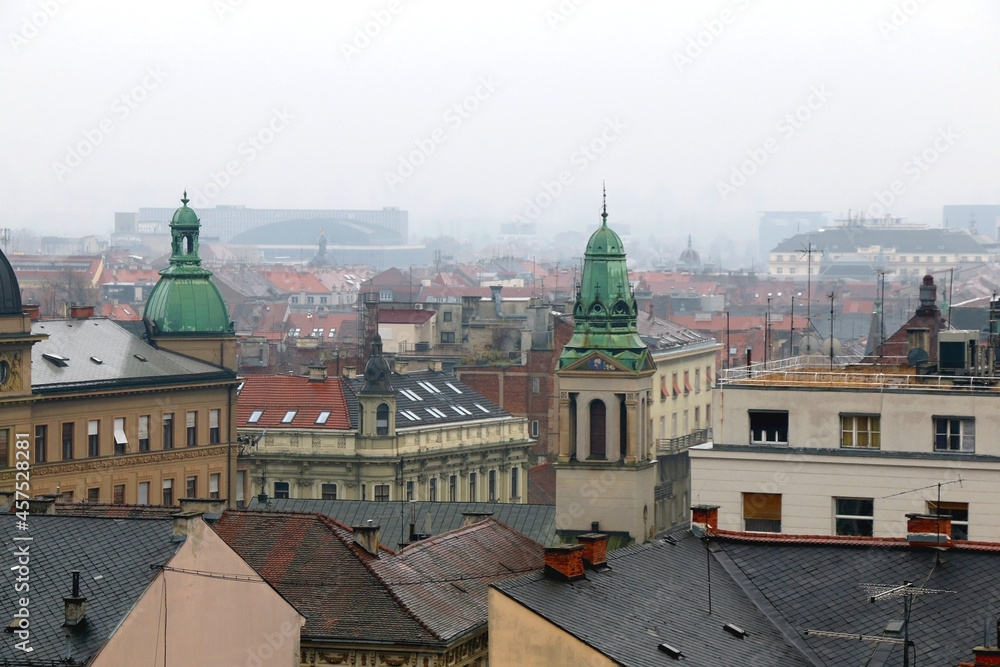 Fototapeta premium Historical buildings and colorful autumn leaves in central Zagreb, Croatia.