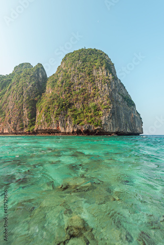 Islands of the Andaman Sea belonging to Thailand with turquoise water © Toyakisfoto.photos
