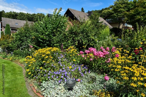 Garten mit Phlox, Rudbeckia photo