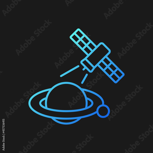 Planets observation process gradient vector icon for dark theme. Capturing planetary anomalies with satelites. Thin line color symbol. Modern style pictogram. Vector isolated outline drawing