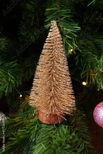 golden tree, bokeh, background, toys, merry christmas, happy new year. 2022. Lights, sparkles and glare. christmas tree