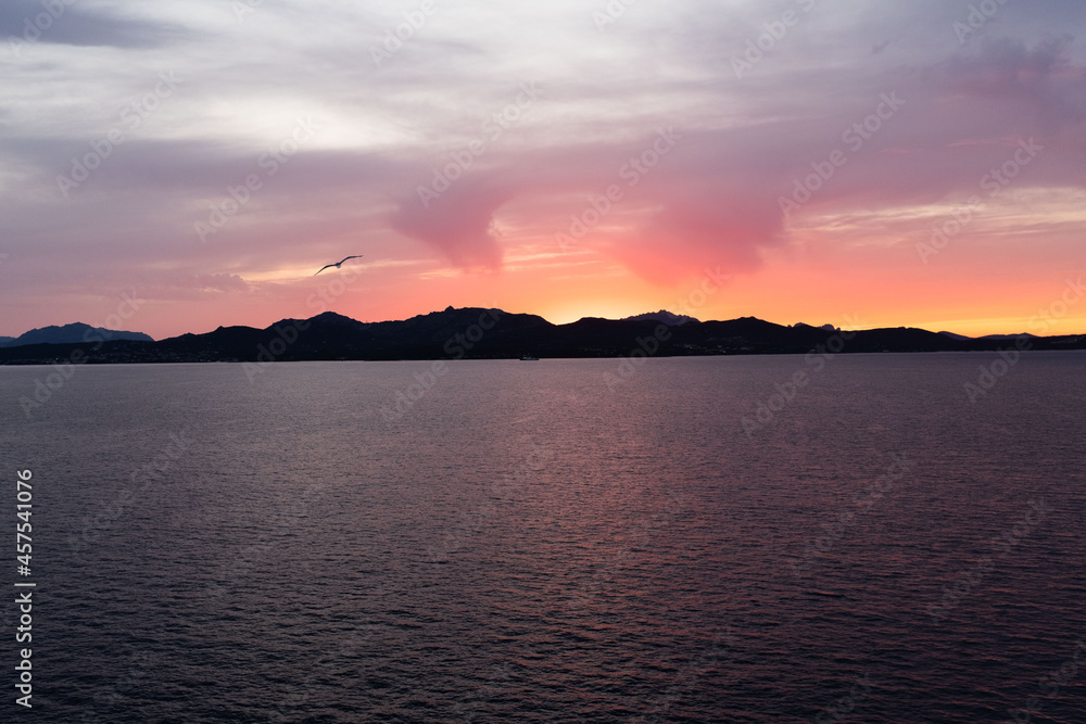 Fototapeta premium Tramonto sul Olbia in Sardegna