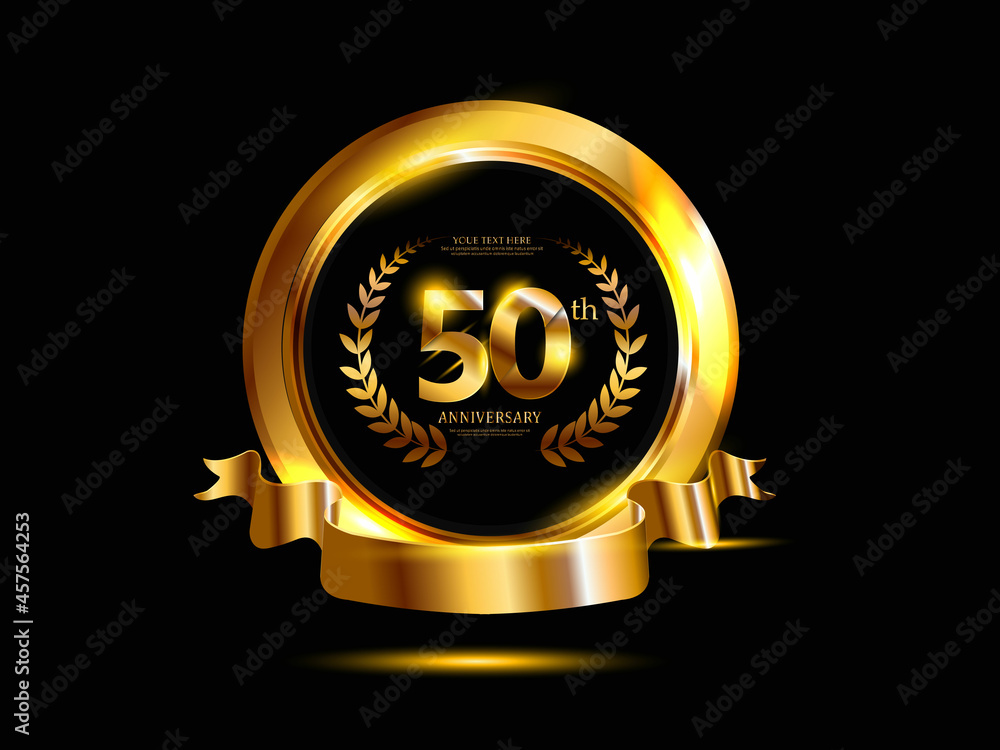 Naklejka premium Anniversary Card celebration golden ring isolated on black background