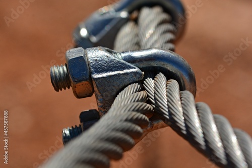 La unión hace la fuerza, cables de acero unidos