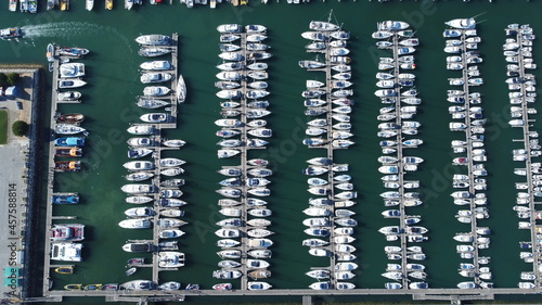 fotografia aerea de barcos en el puerto de albufeira,portugal,algarve