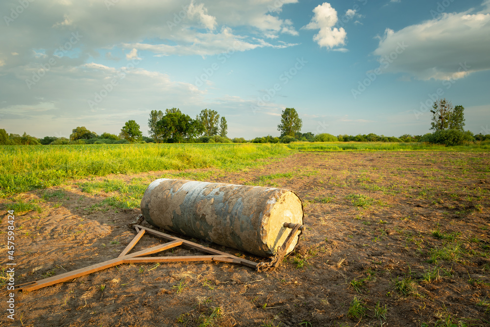 Roller for soil compaction in the field Roller for soil compaction in the field