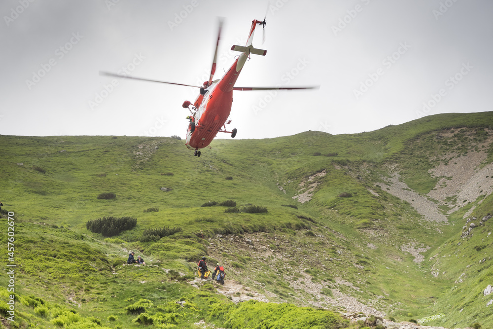 Tatry, rescue operation using a helicopter